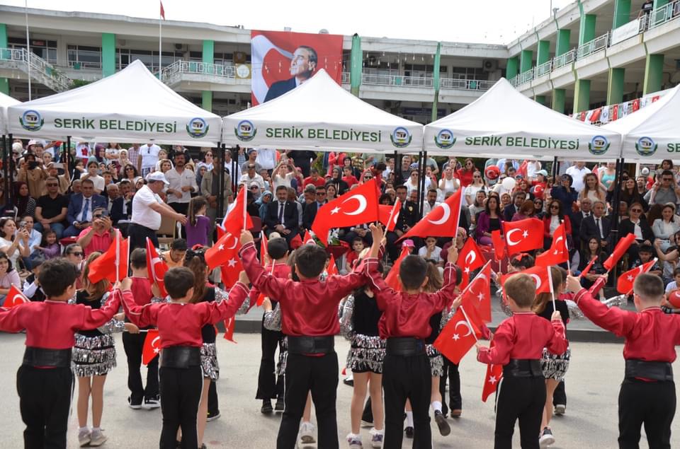 Serik'te 23 Nisan Ulusal Egemenlik ve Çocuk Bayramı kutlandı
