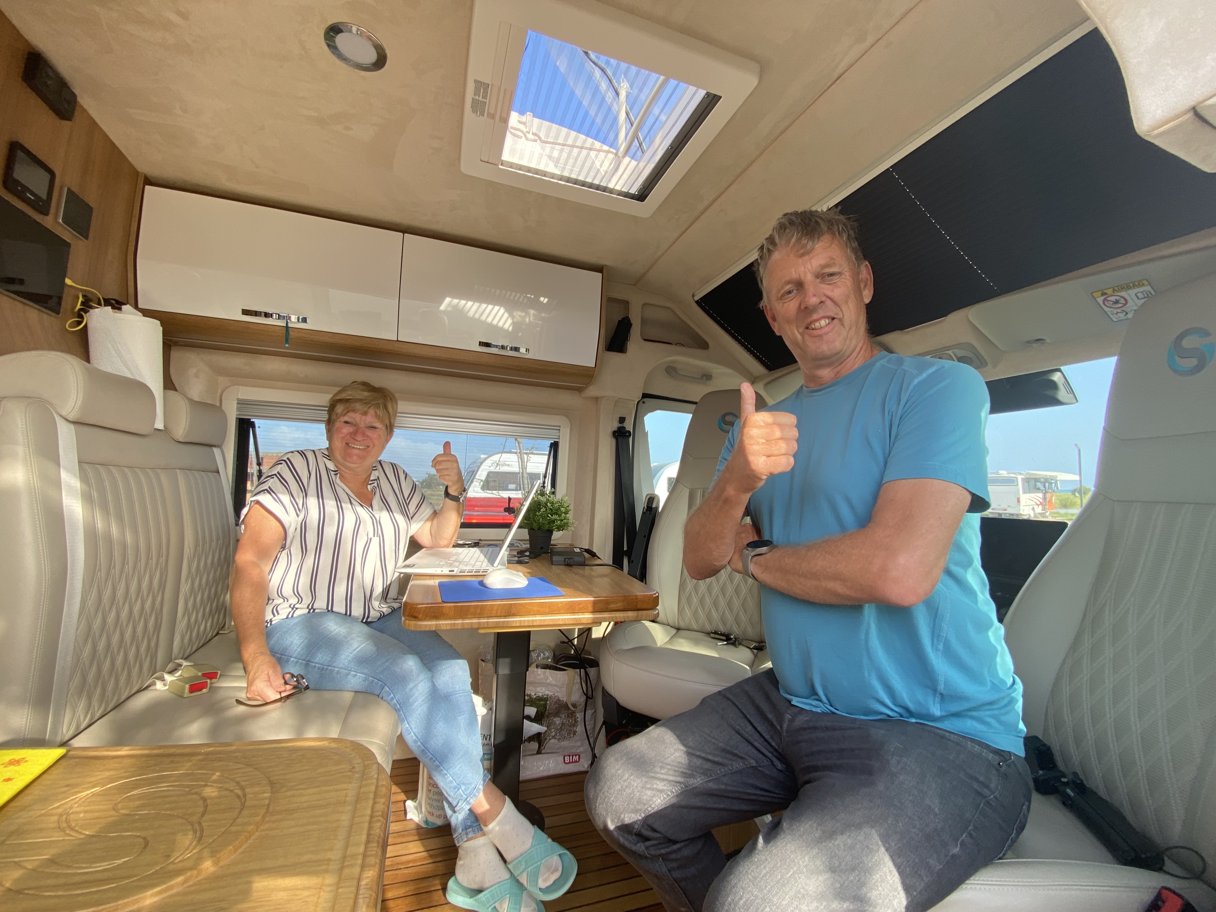 Hollandalı çift, evlerini satıp aldıkları karavanla 5 yıldır Türkiye’de yaşıyor