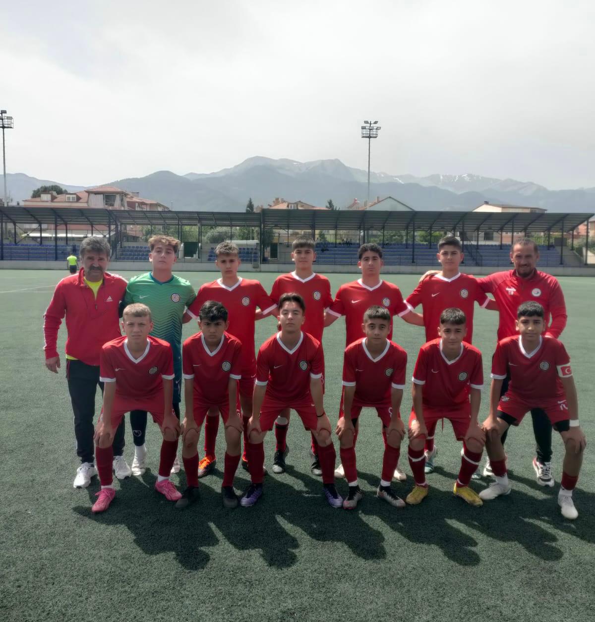 Tekeli Ortaokulu Futbol Takımı Denizli’de Fırtına Gibi Esiyor